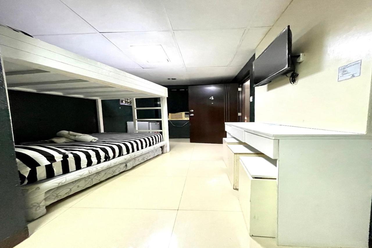 Oyo 910 Sabaidee Suites Mandaue City Exterior photo